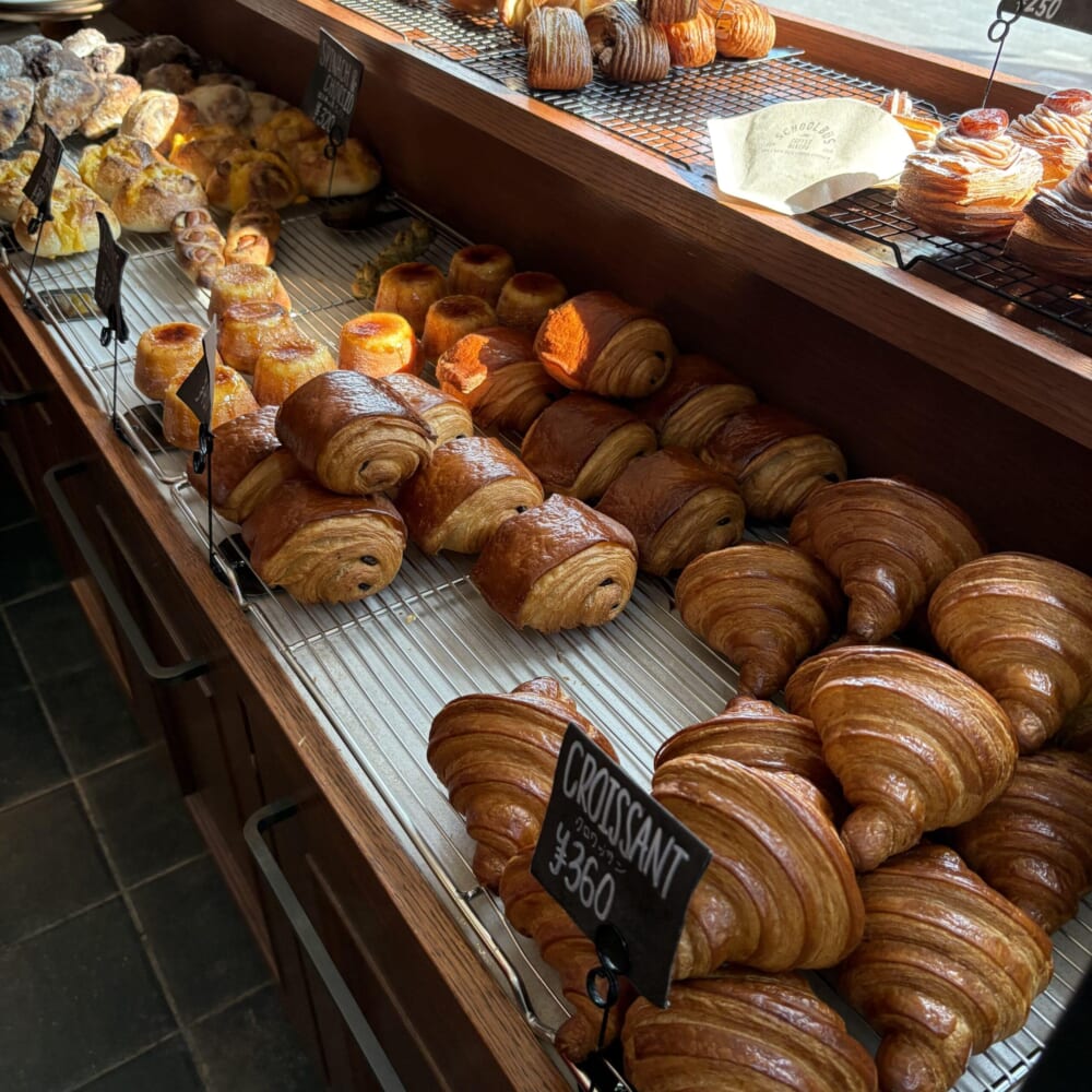 SCHOOL BUS COFFEE BAKERS　人気ベーカリーカフェ