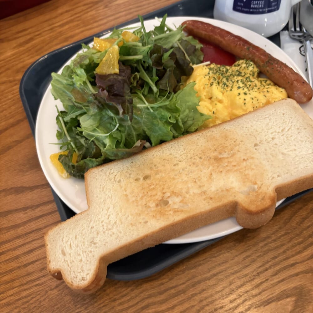 SCHOOL BUS COFFEE BAKERS　人気ベーカリーカフェ