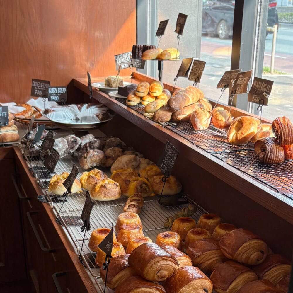 SCHOOL BUS COFFEE BAKERS　人気ベーカリーカフェ