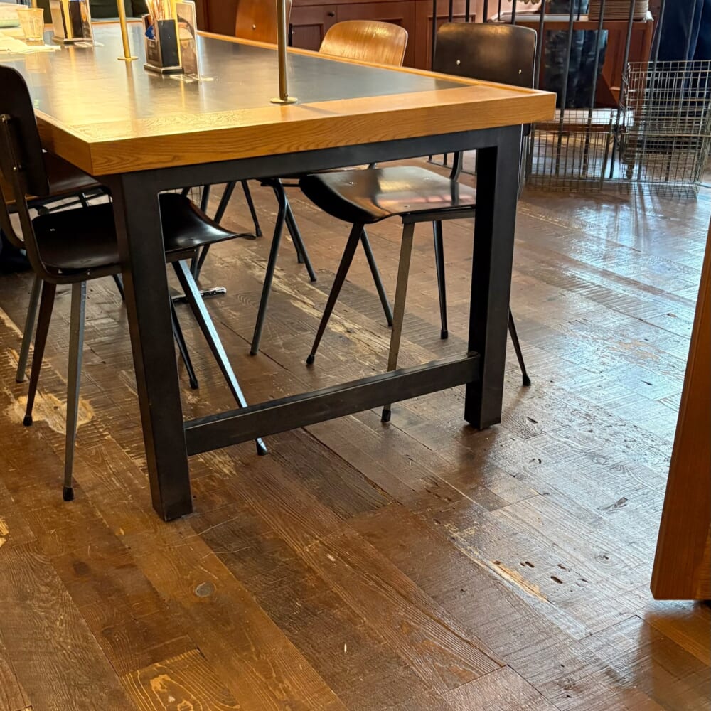 SCHOOL BUS COFFEE BAKERS　人気ベーカリーカフェ