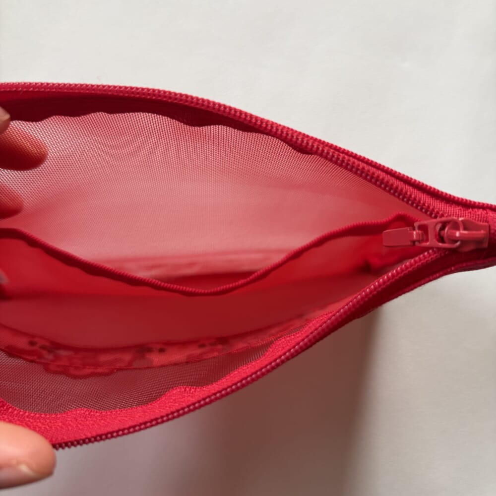 <HELLO KITTY × 近沢レース店 × UNITED ARROWS>コラボレーションアイテム ポーチ