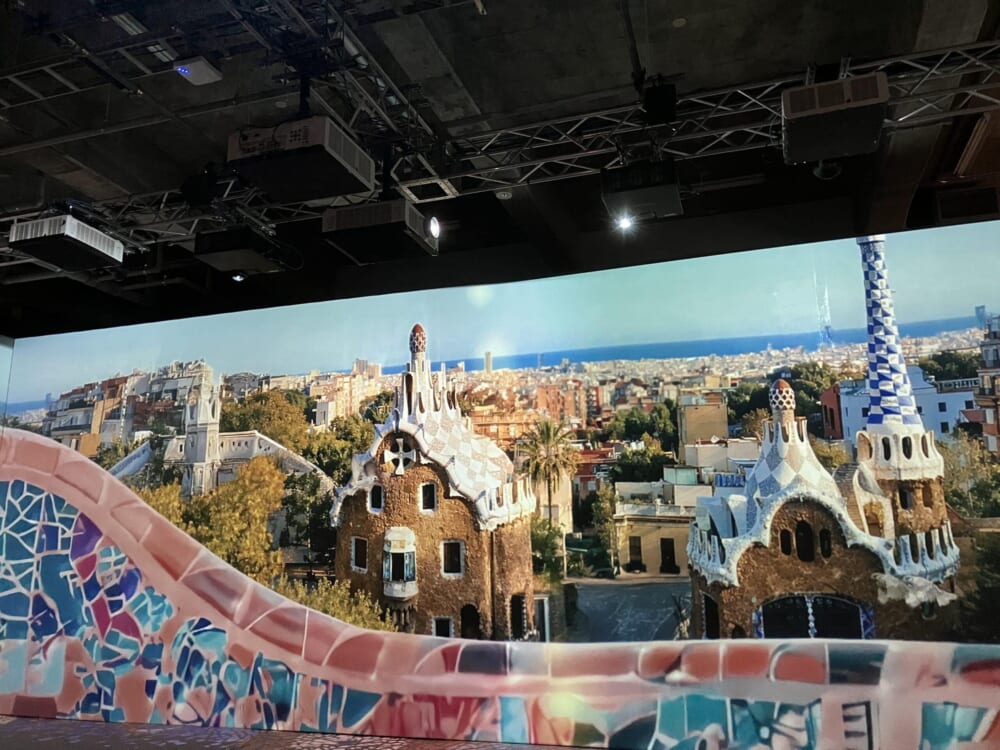ガウディ展 グエル公園 体験型