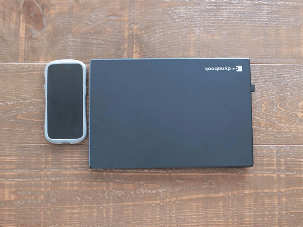 「Dynabook G83」スマホとの比較