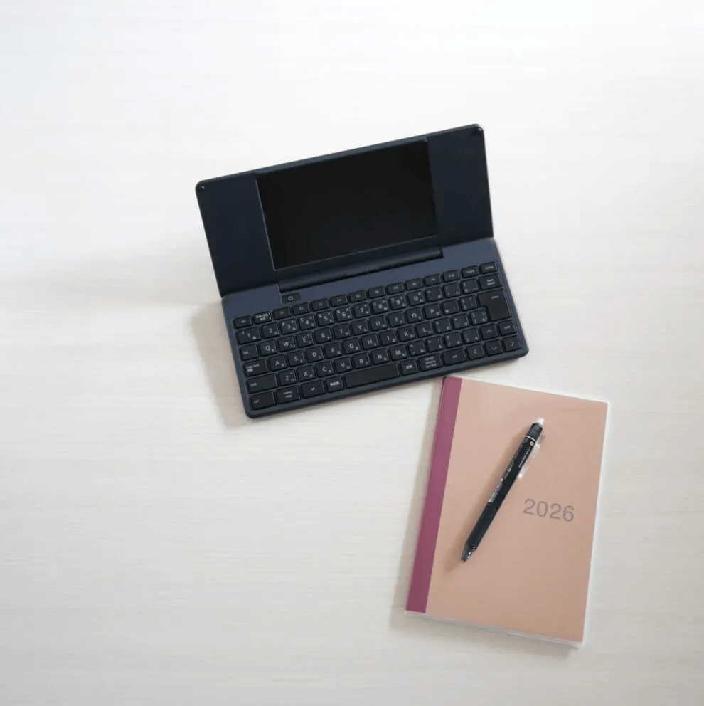 キングジム「デジタルメモ ポメラ DM250」と無印良品の手帳