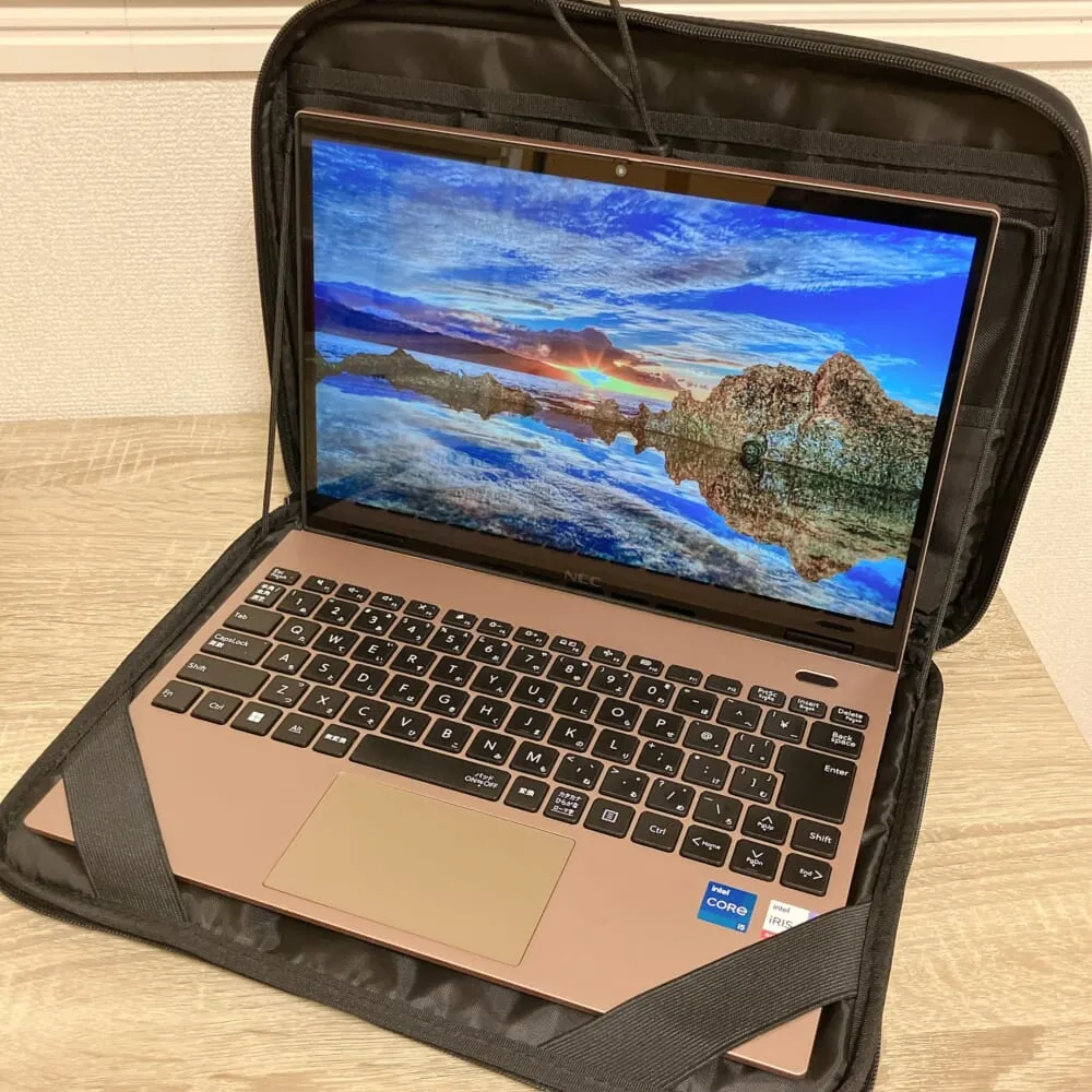 無印良品「入れたまま使えるパソコンケース」使用イメージ