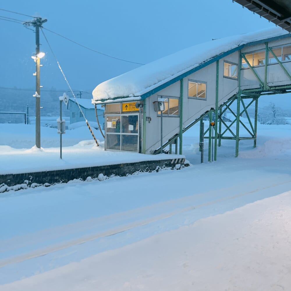 早朝 ニセコ駅 ホーム