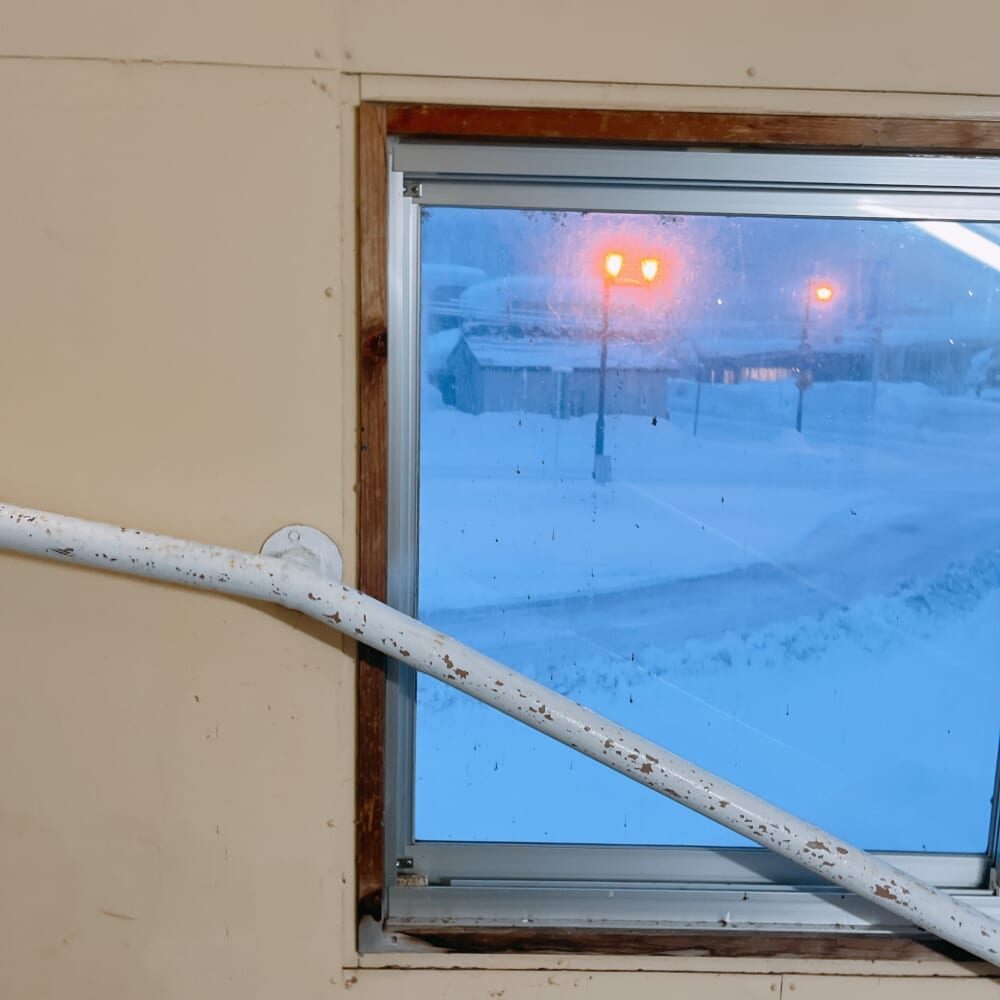 ニセコ駅 早朝 雪景色