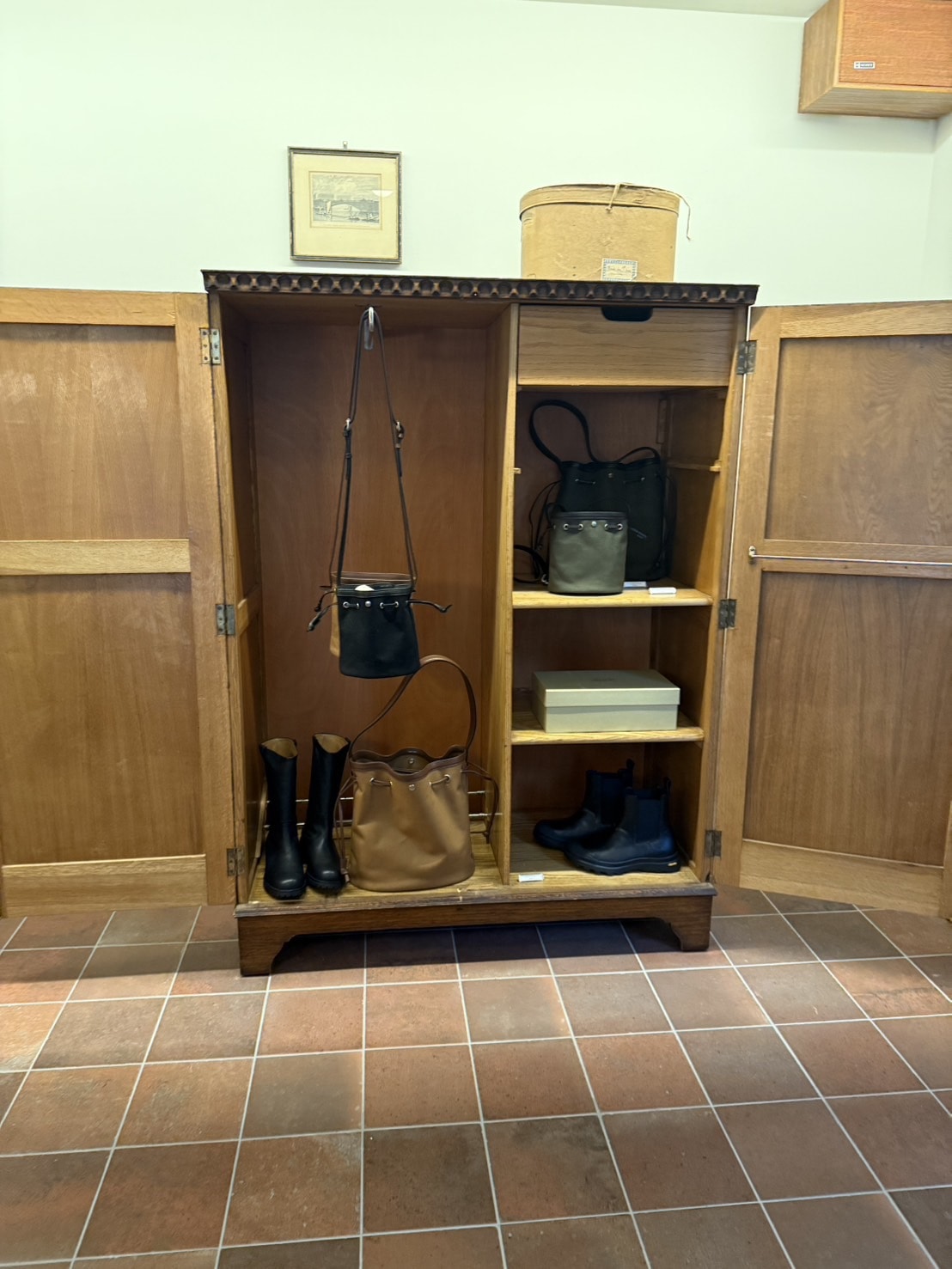 TOUT Y EST（トゥティエ トウキョウ）店内　日本・東京・恵比寿