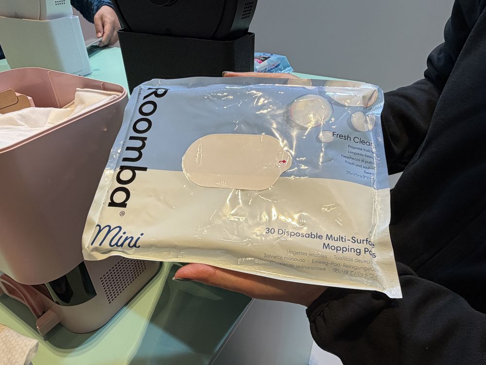「Roomba Mini 掃除機＆床拭きロボット+AutoEmpty充電ステーション」に付属している専用の床拭きシート（30枚入り）。せっけんの香りがします