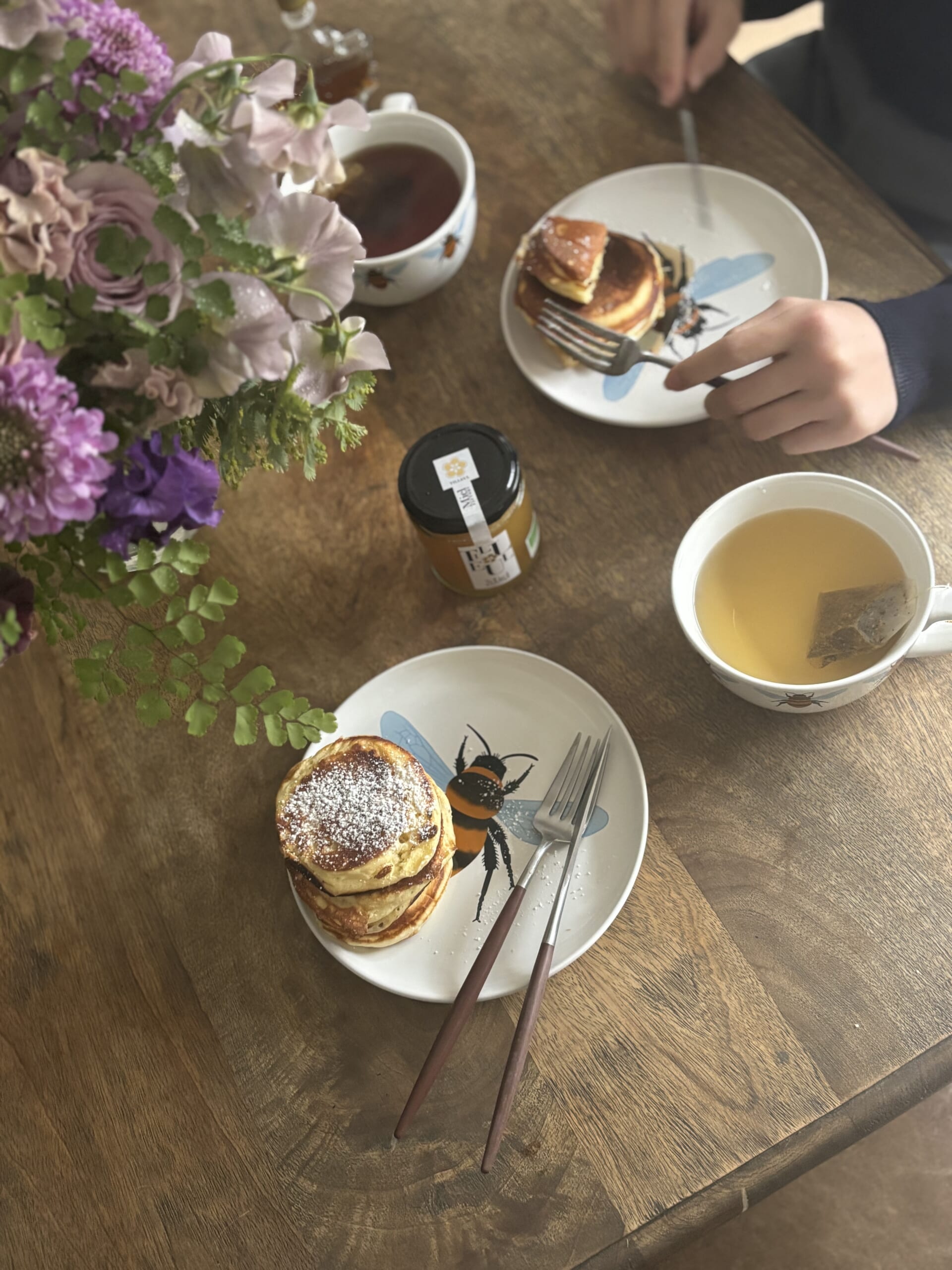 フライングタイガー　蜂シリーズを使った朝食テーブルコーディネート