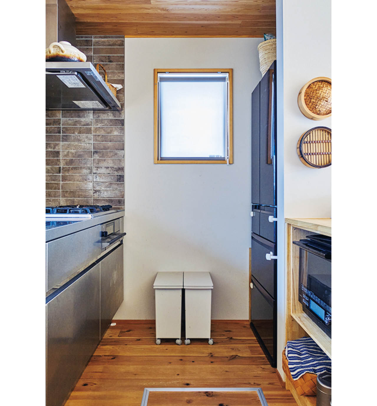 2面に窓を付け、通路幅もゆったりと。