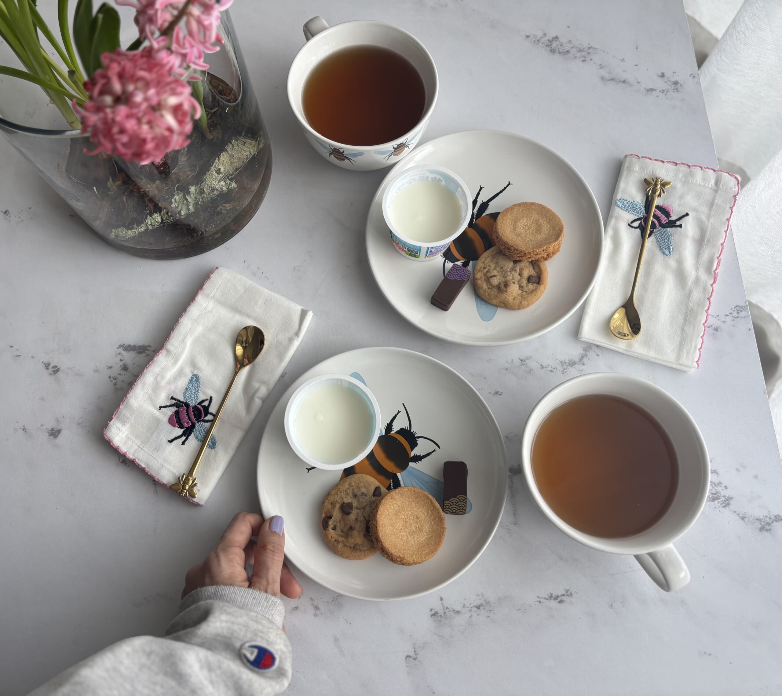 フライングタイガー　蜂シリーズを使ったおやつテーブルコーディネート