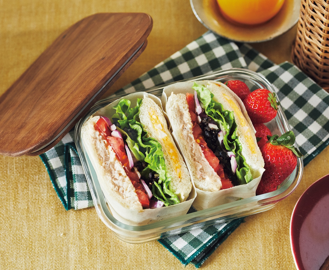 ランチパックで挟むだけ！ ニース風サラダサンドイッチ