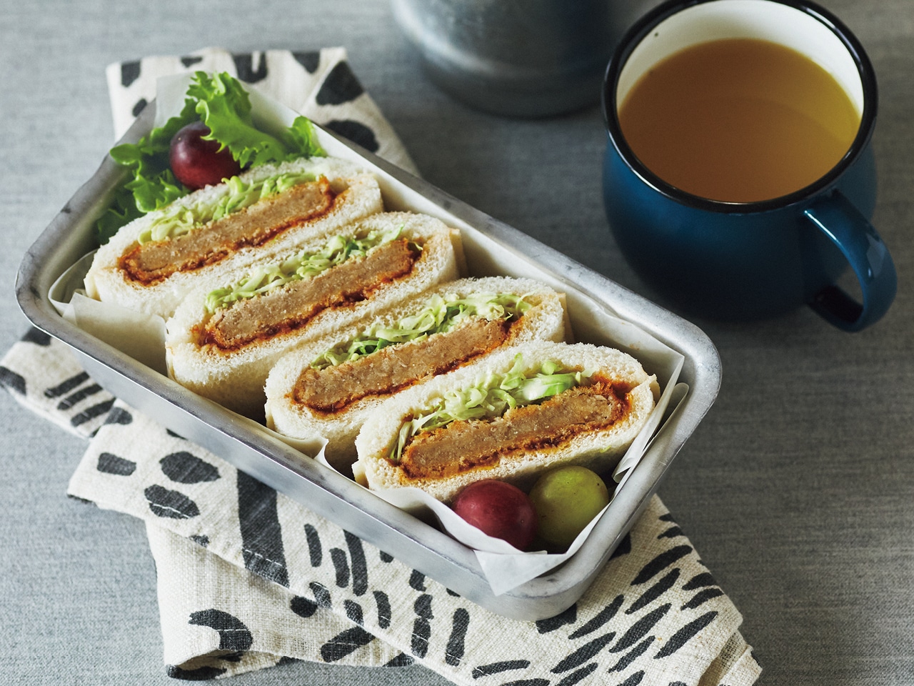 ランチパックに詰めるだけ！ メンチカツサンド