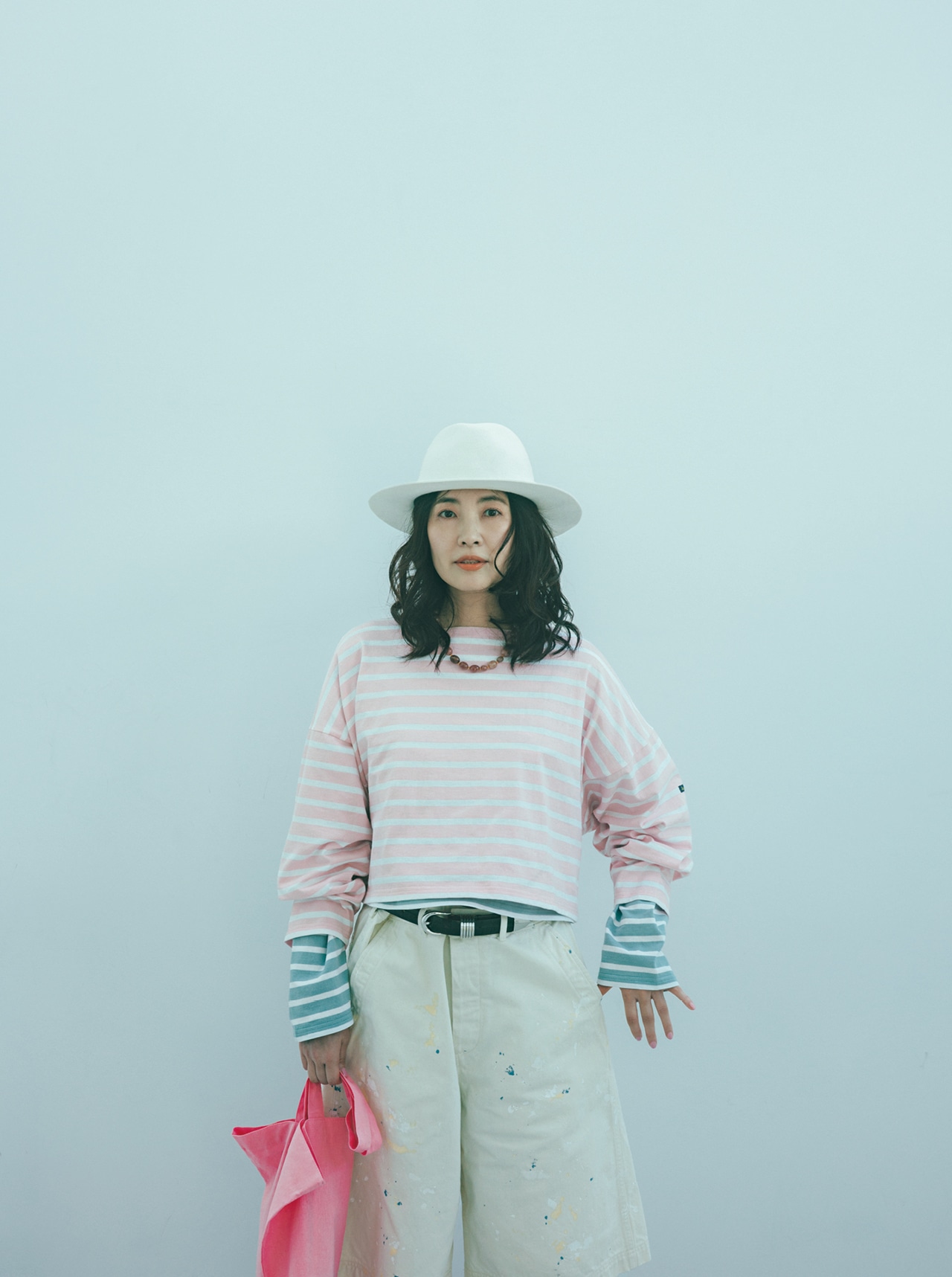 浜島直子さんのカットソー（ピンク）￥17600・（ブルー）￥17600／ゲストリスト（ルミノア）のコーデ