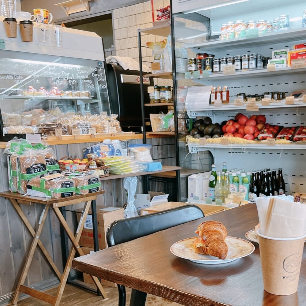 ニセコ ホワイトバーチカフェ 店内