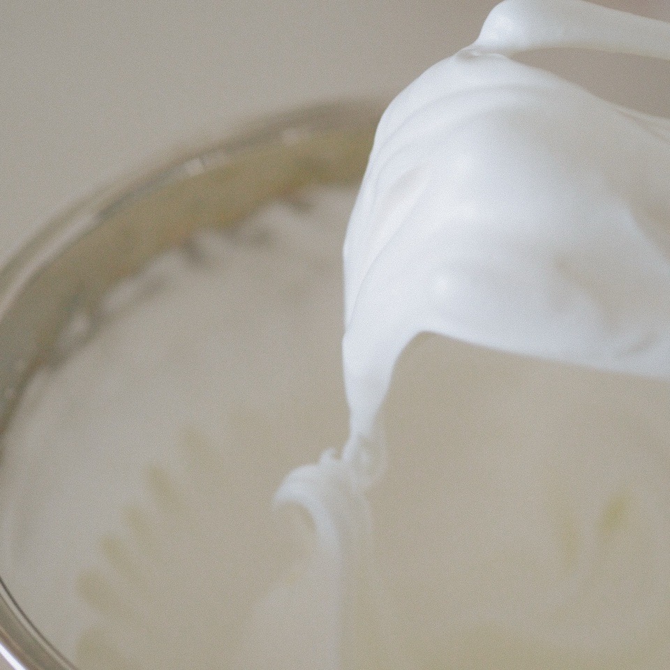 メレンゲを作っているところ