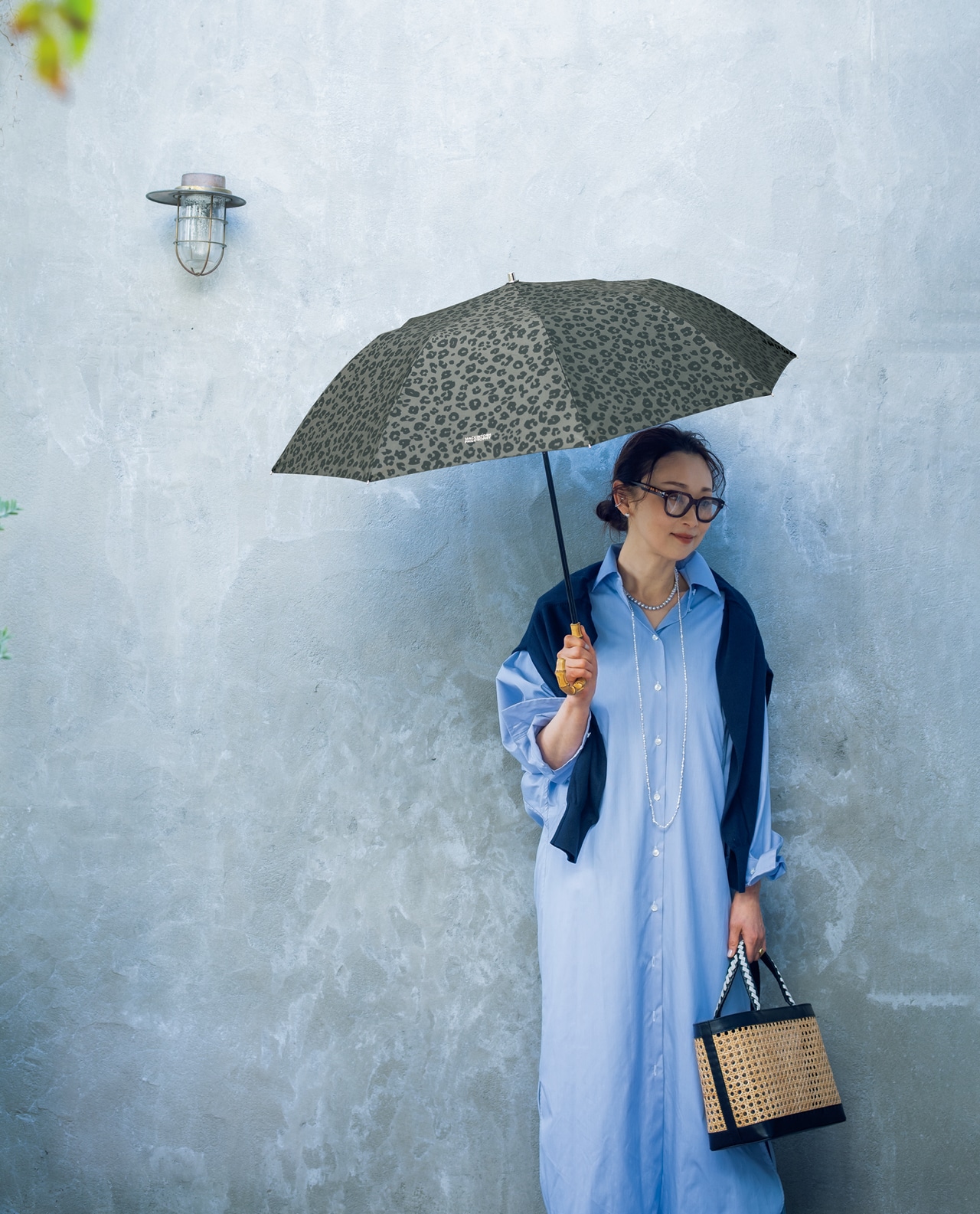 雅姫さんの20th Anniv. LEE DAYS限定 MACKINTOSH PHILOSOPHY(マッキントッシュ フィロソフィー)【雅姫さんコラボ】レオパード柄晴雨兼用折りたたみ傘 グレーのコーデ