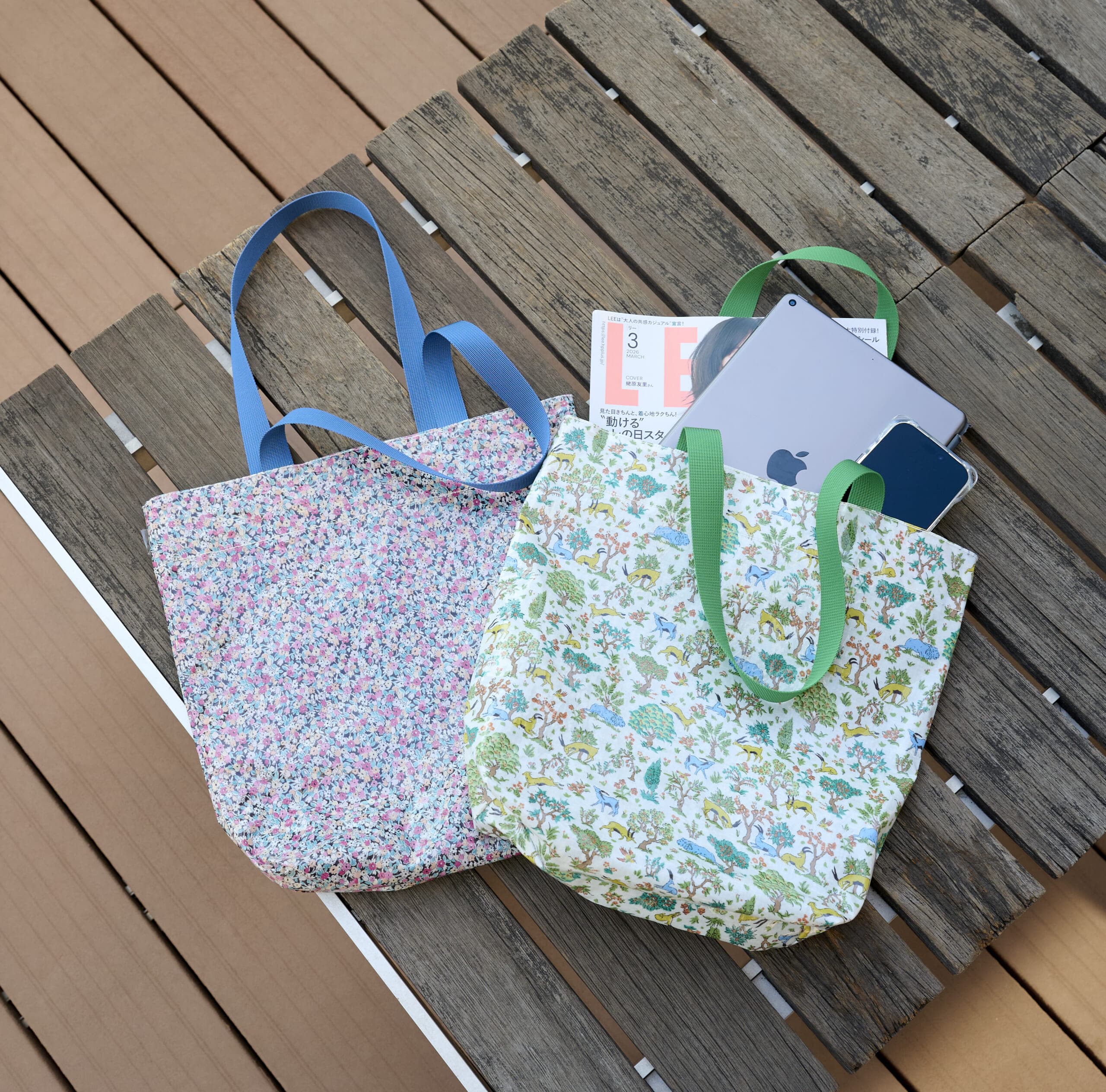 12closetのリバティプリントPVCトートバッグの2色