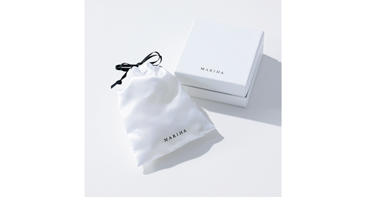 白い巾着袋+ボックスに入れてお届けします。