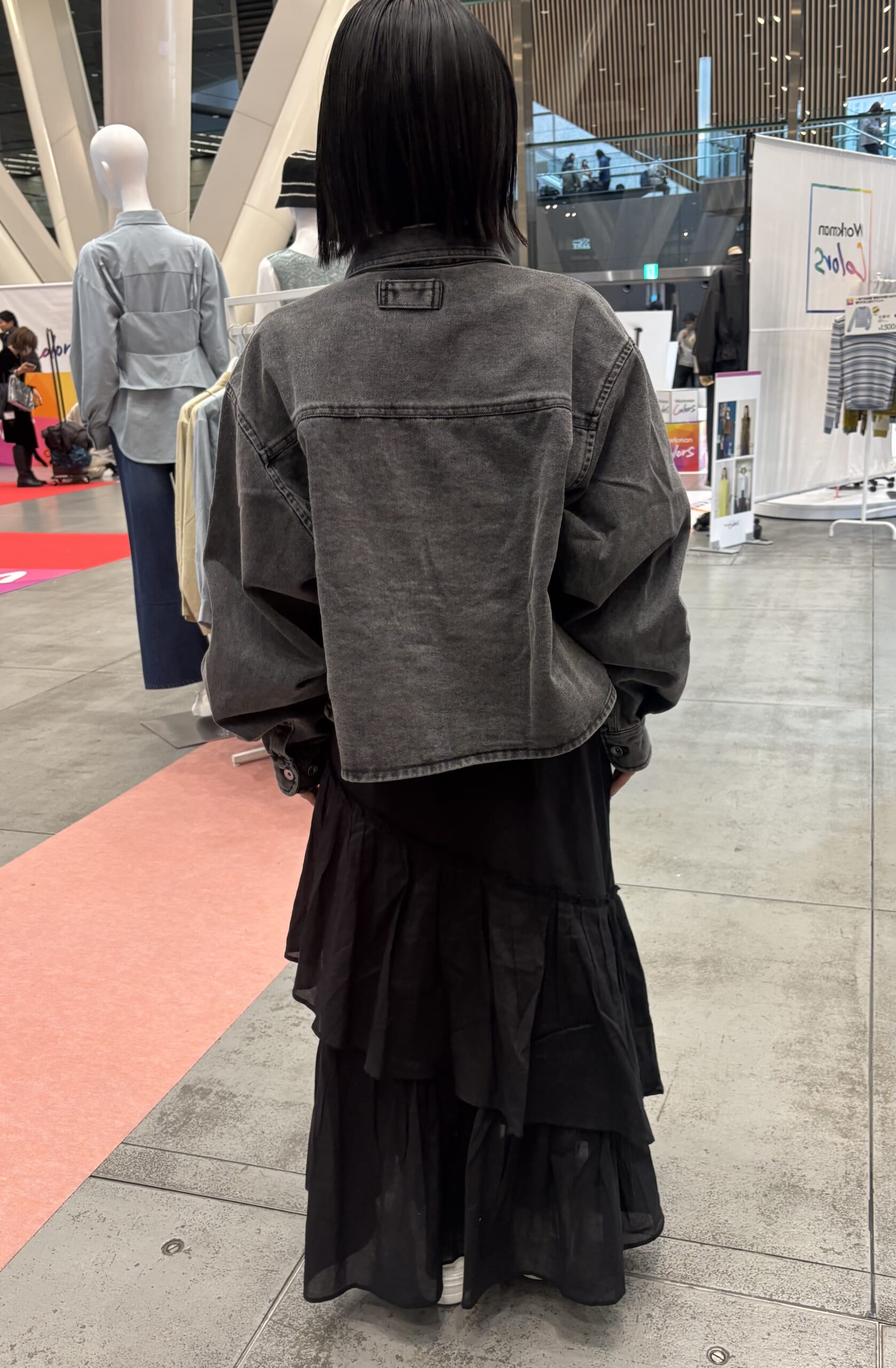ワークマン　イレギュラーフリルスカートの後ろ姿