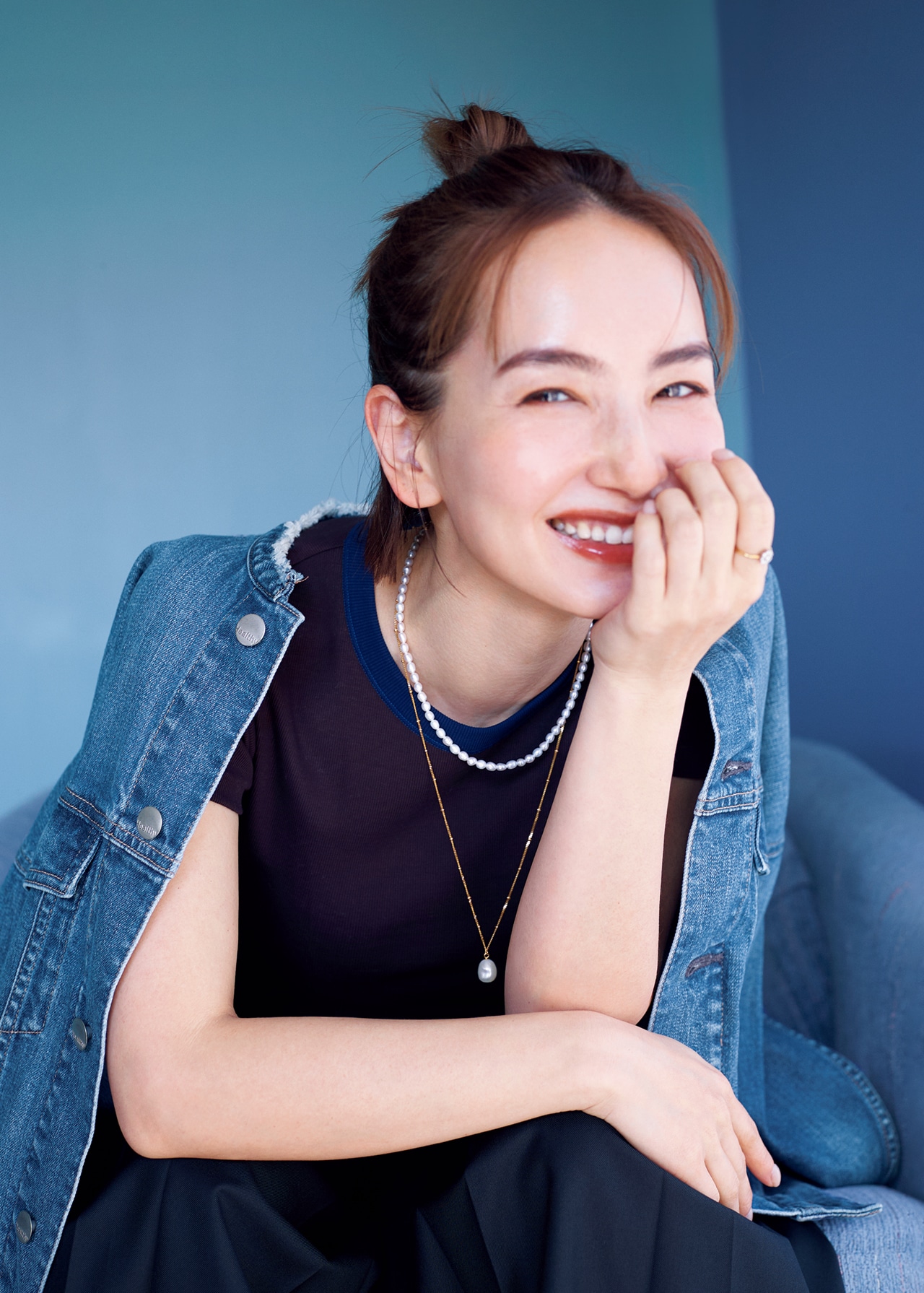 辻元舞さんの20th Anniv. LEE限定 MARIHA(マリハ)【LEEマルシェ20th別注】月の夢 ネックレス オーバルパール 40㎝とMARIHA(マリハ)月の夢 ネックレス スタッドチェーン 62㎝のコーデ