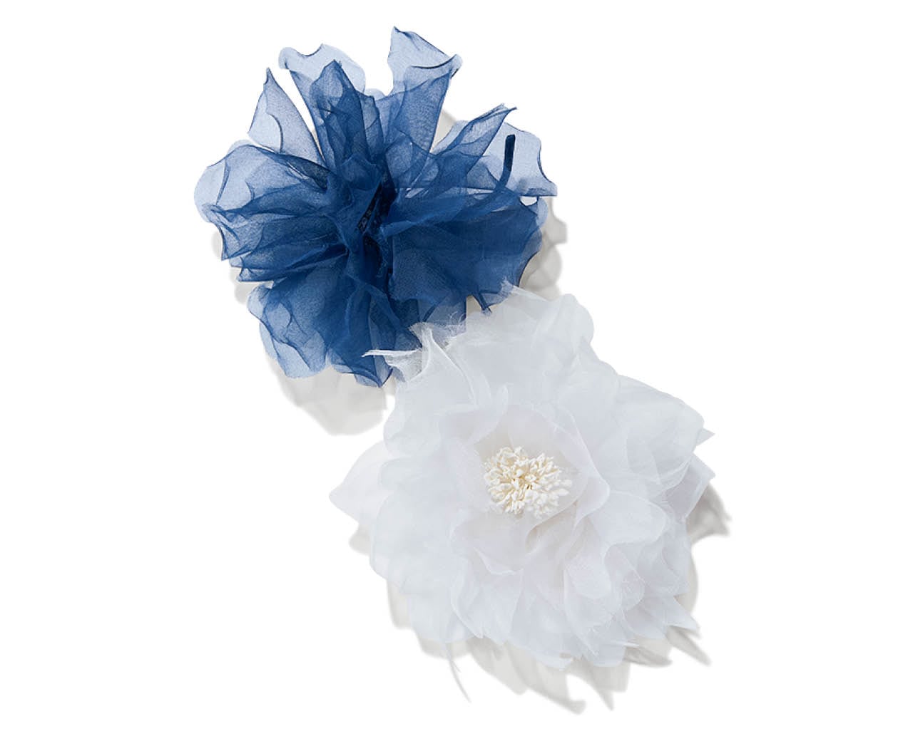 (上)コサージュ¥15400/アナイ (下)コサージュ¥9900/アンタイトル