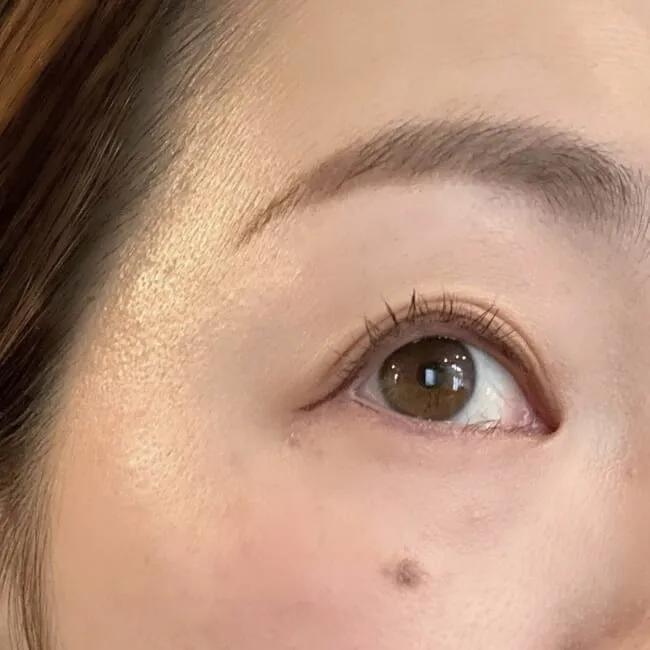 セザンヌ「耐久カールマスカラ 00クリア」まつ毛に塗ったところ