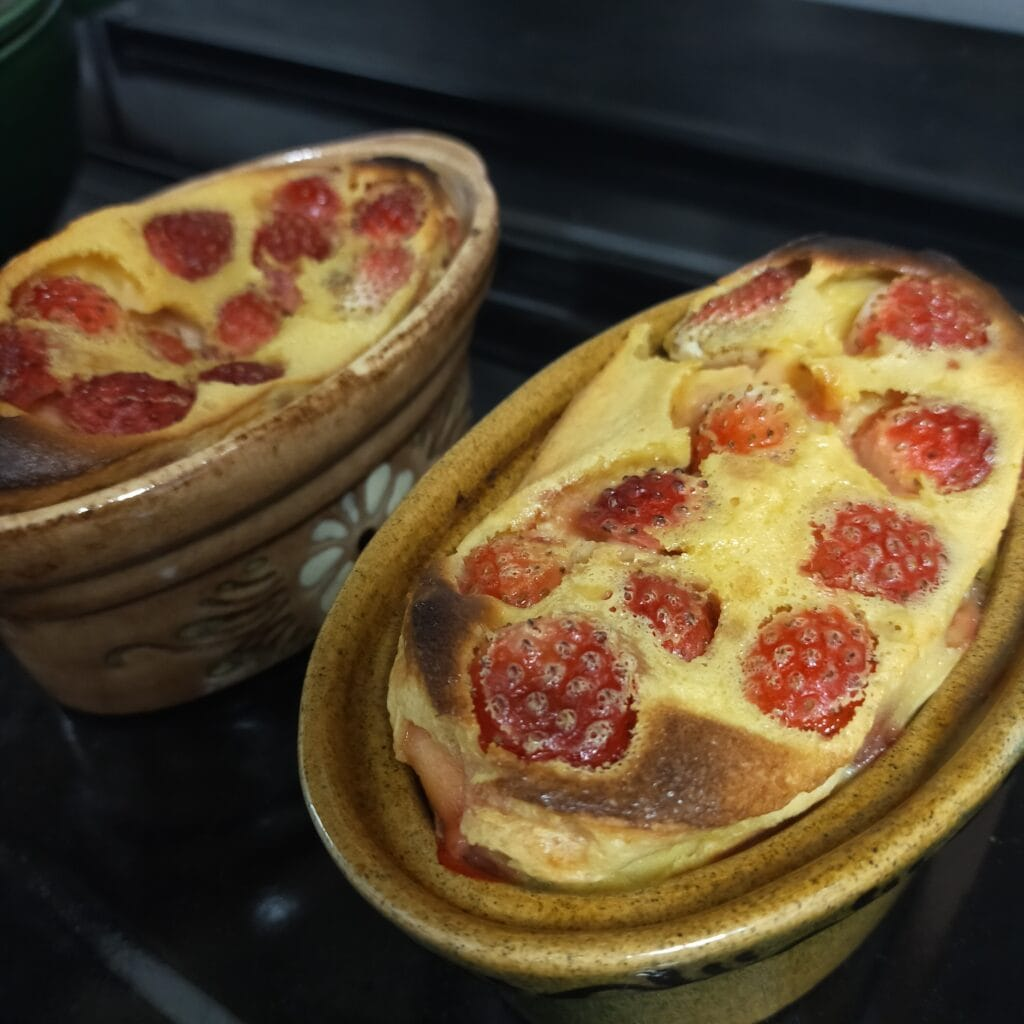 しょこみさん作 磯谷仁美さん「いちごのクラフティ」焼き上がり