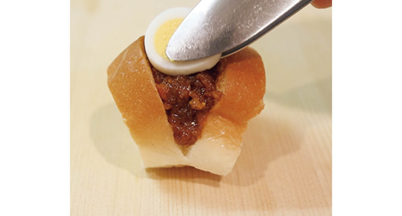 見た目を可愛くしたいときは、ウズラの卵をのせたり、パセリを振りかけると華やかに。