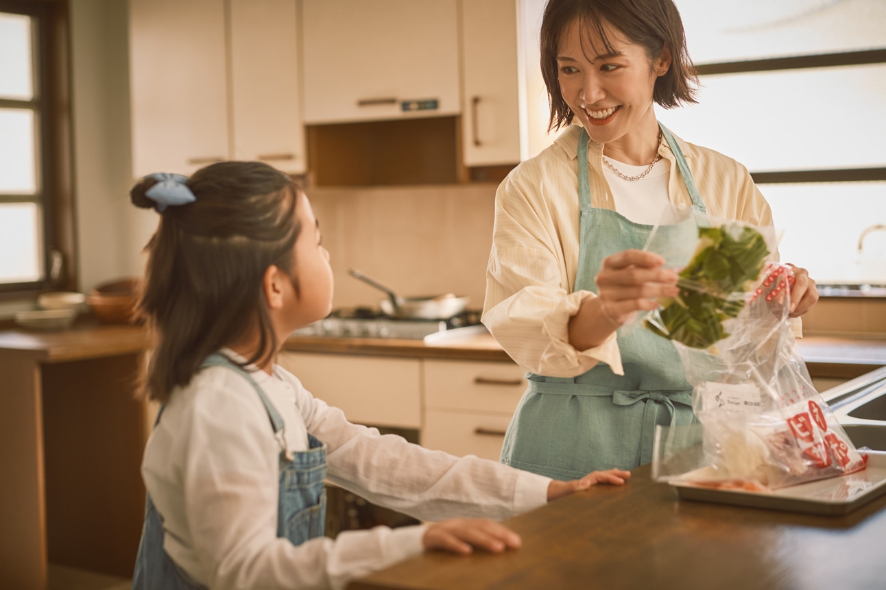 LEEキャラクターの市川美緒さんと娘さん