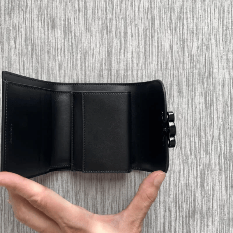 セリーヌ「スモール フラップウォレット トリオンフ」内側