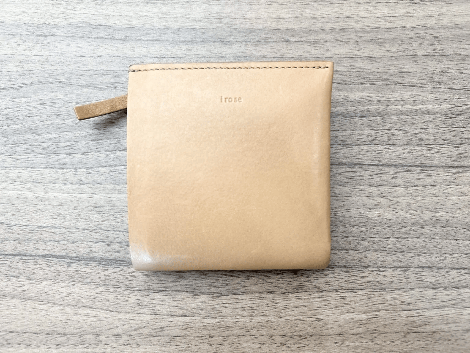 irose「SLANT SHORT WALLET」正面