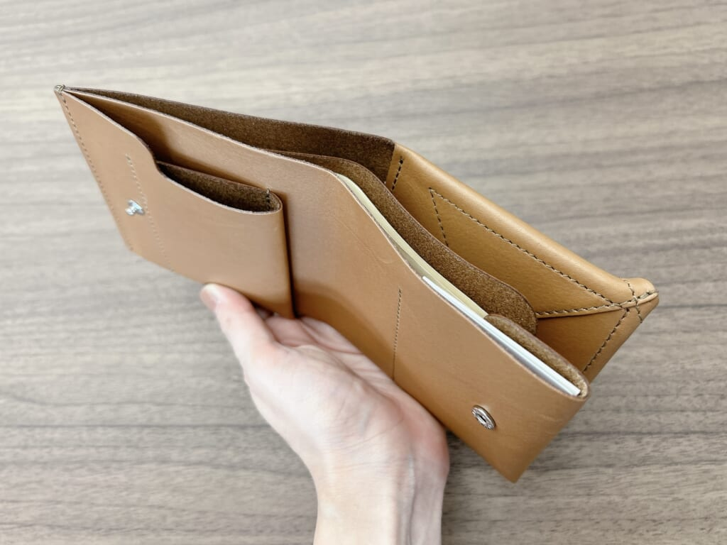 irose「SLANT SHORT WALLET」内側