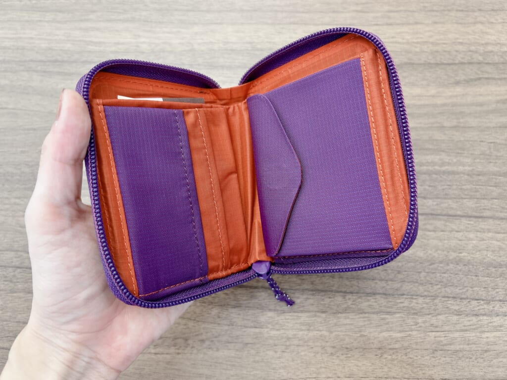 モンベル「ジップワレット」内側