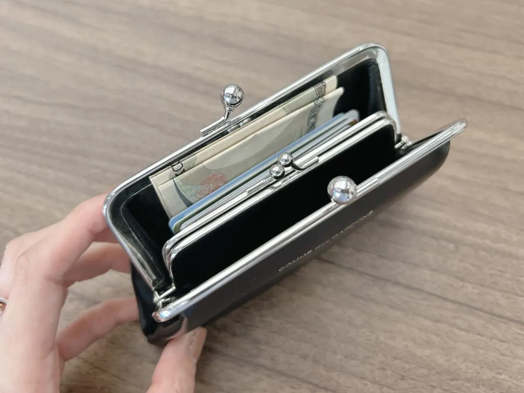 コム デ ギャルソン「KISS CLASP SMALL」内側