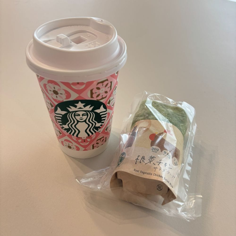 桜咲くラテ　新作　スタバ