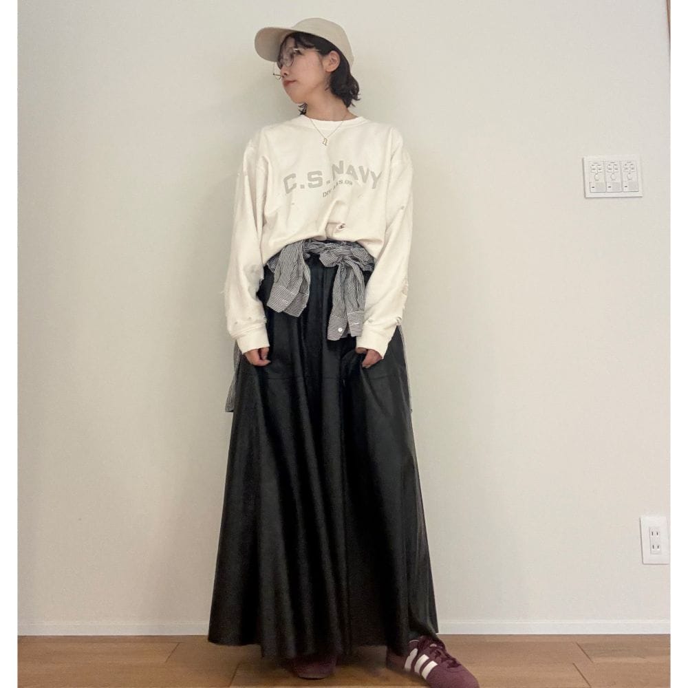 コーデ　スウェット　スカート