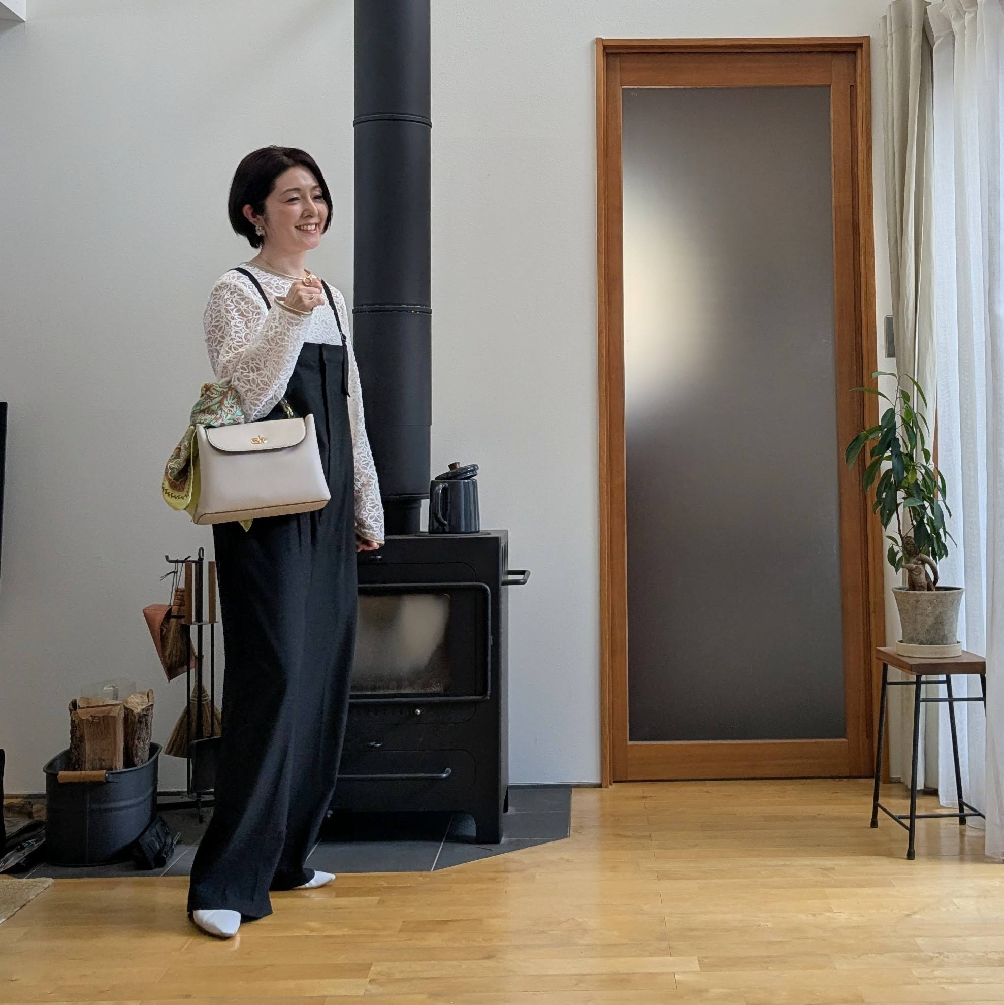 レースブラウスと、オールインワン