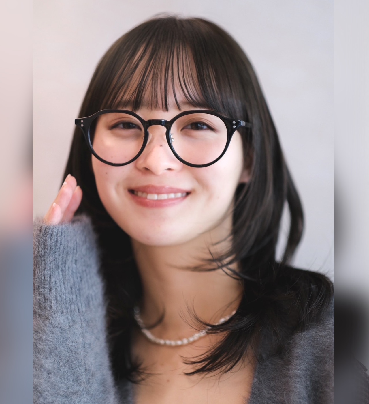 面長さんにもおすすめなワイドバングのあか抜けミディアムレイヤー　メインカット