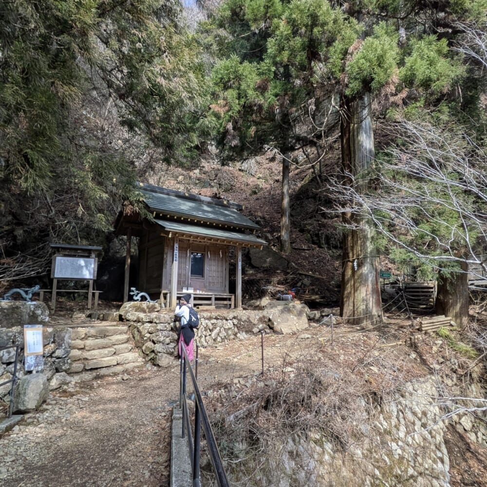 神奈川県　伊勢原市　大山　阿夫利神社 二重社