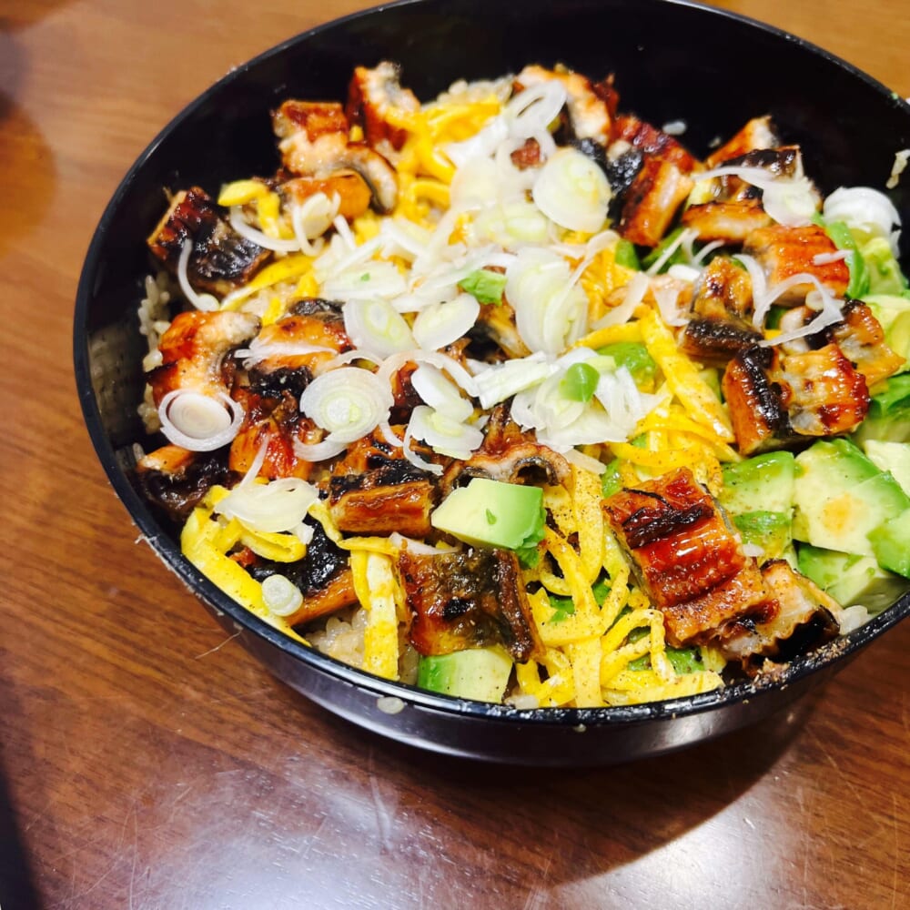 LEEレシピ　長谷川あかり　うなぎとアボカドのバターちらし寿司　「ちらし寿司」はもっと自由でいいんです！