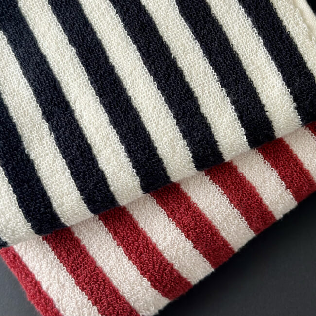 3COINSCOINS(スリーコインズ・スリコ)のしましまタオル