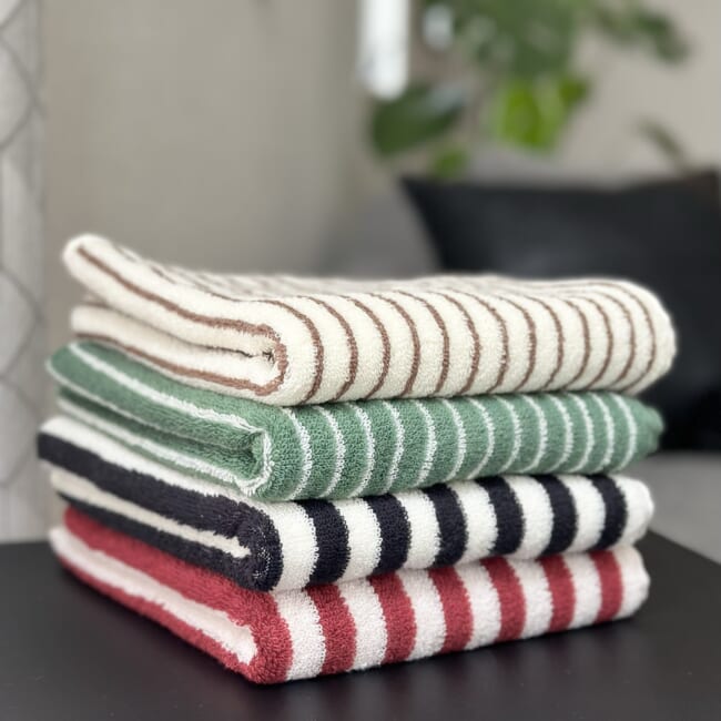 3COINSCOINS(スリーコインズ・スリコ)のしましまタオル