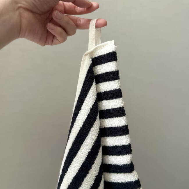 3COINSCOINS(スリーコインズ・スリコ)のしましまタオル