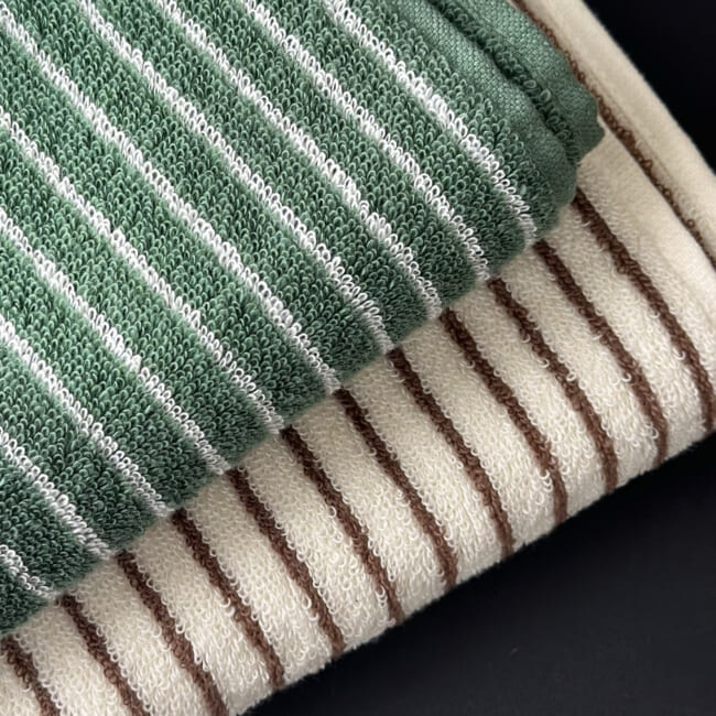 3COINSCOINS(スリーコインズ・スリコ)のしましまタオル