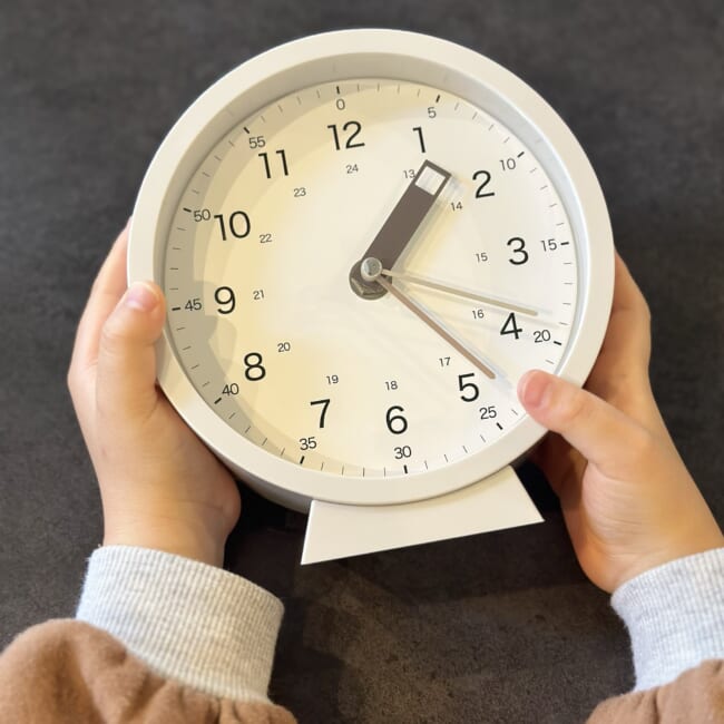 3COINS（スリーコインズ・スリコ）の知育時計