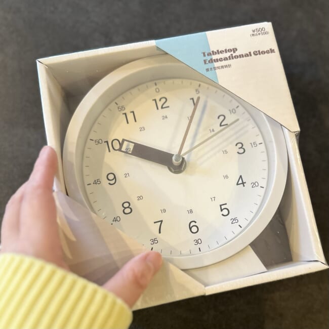 3COINS（スリーコインズ・スリコ）の知育時計