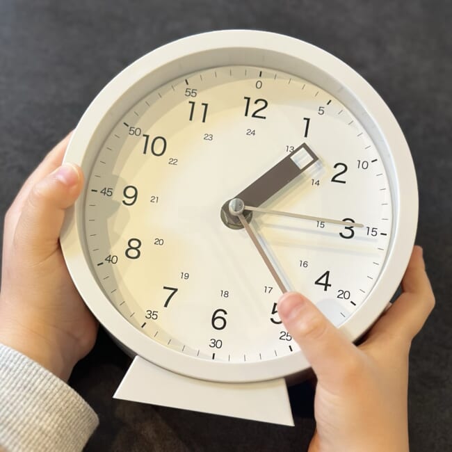 3COINS（スリーコインズ・スリコ）の知育時計