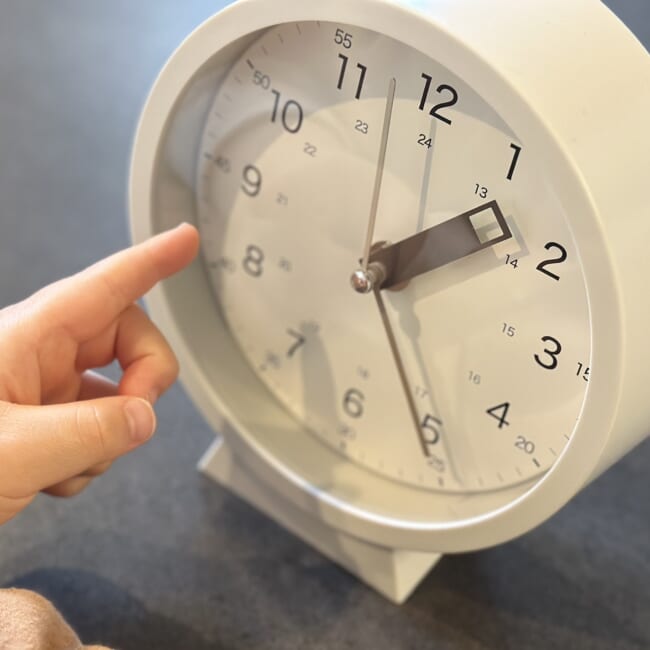 3COINS（スリーコインズ・スリコ）の知育時計